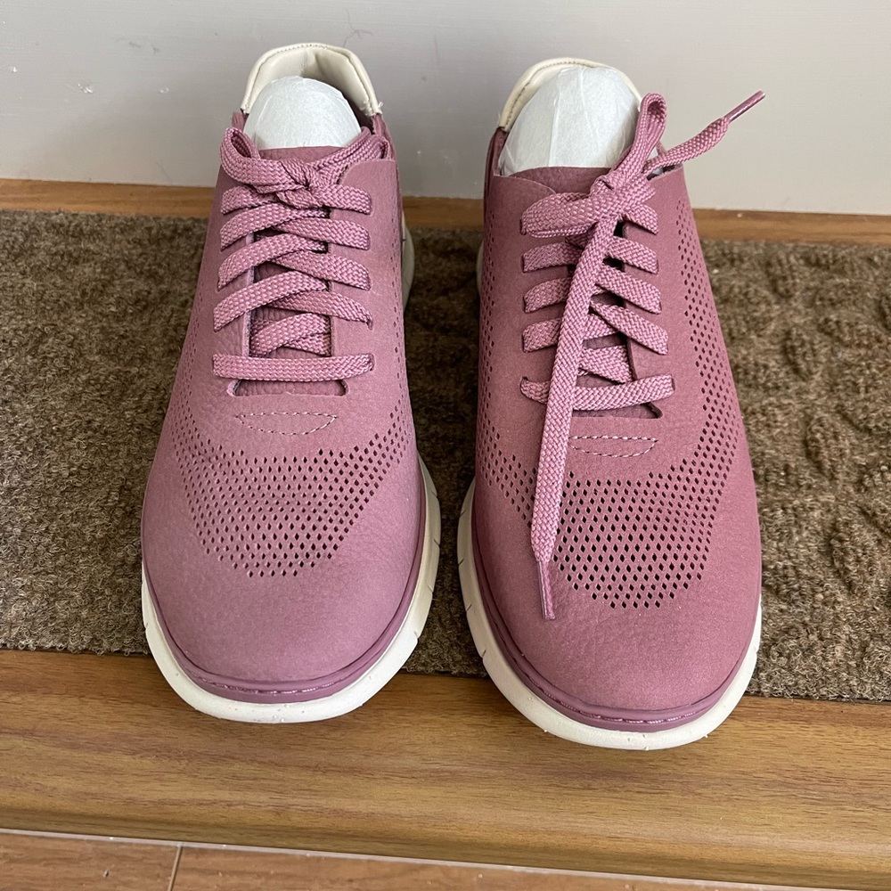 New in box Vionic Fresh Joey women’s shoes size 7